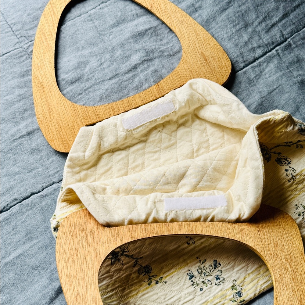 Cream and Yellow Vintage Shoulder Bag with Wooden Handle - Picture 5 of 9